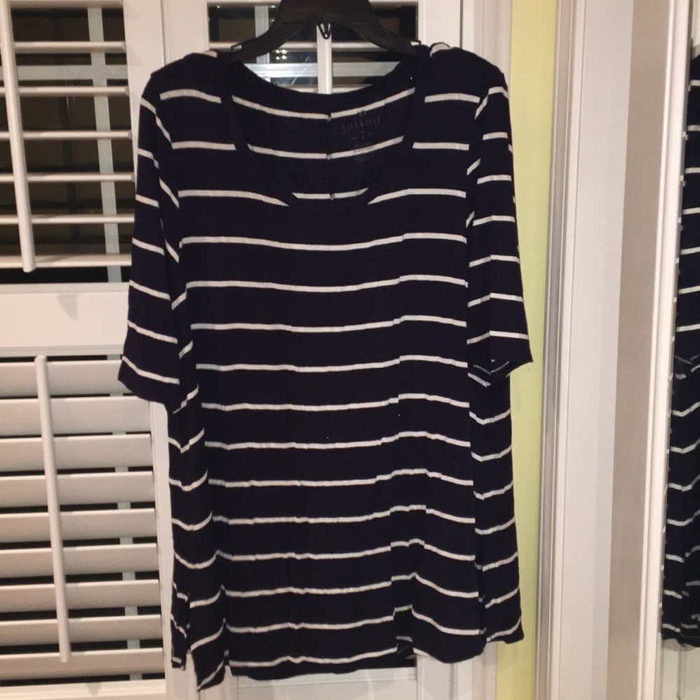 Navy and white stripped AEO top